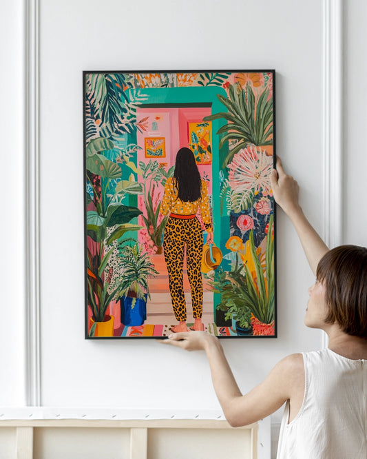 Kunstposter - Meisje met Luipaardprint en Planten in Jungle Stijl